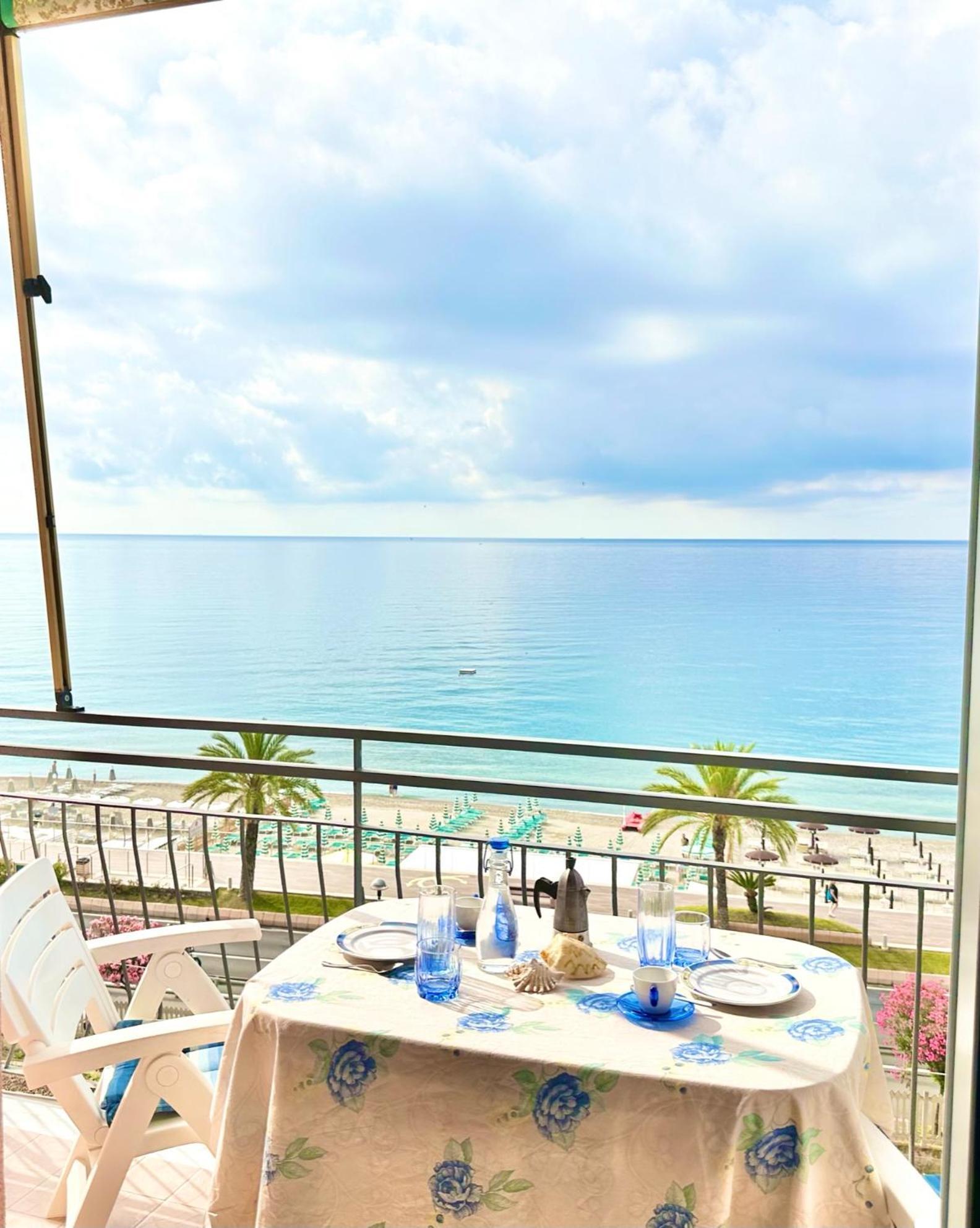 Hostdomus - Pietra Blu Apartment Pietra Ligure Exterior photo