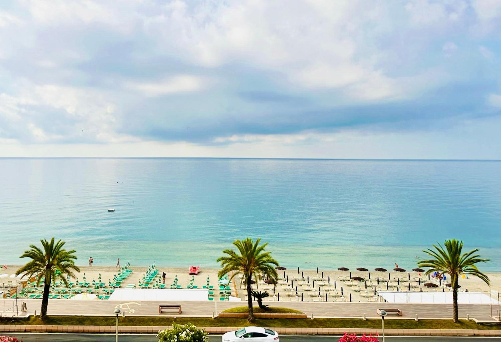 Hostdomus - Pietra Blu Apartment Pietra Ligure Exterior photo